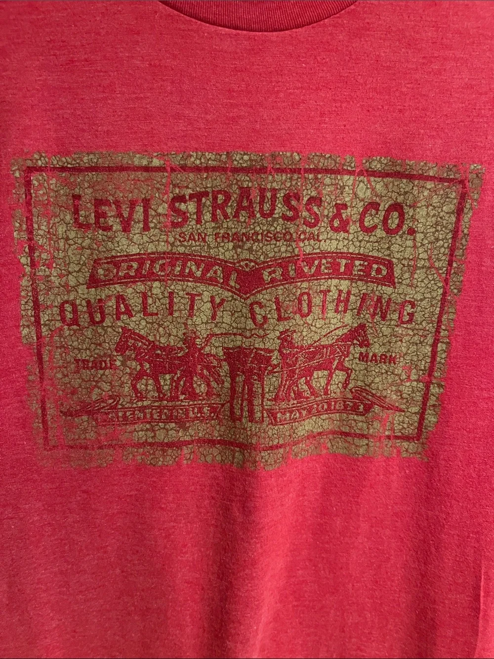 Levi's Men's Bright Red Short Sleeve Tee with Gold Logo Print Sz M
